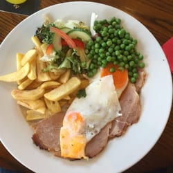 Berwyn Arms - Ham with eggs, chips and peas