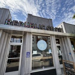 Republic Of Pie - Outside.