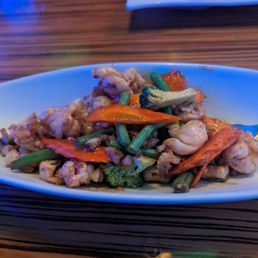 I ordered the combo entree letter D. This food was salty and I feel like the vegetables came from a frozen package. I ordered the combo entree letter D. This food was salty and I feel like the vegetables came from a frozen package.