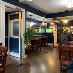 Basil Leaf Thai Cuisine - Bar and dining area
