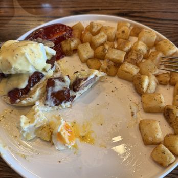 Kaslo Hotel & Pub - Salmon eggs Benny, best in Bc!!!!! - Pubs Near Me - Kaslo, British Columbia Kaslo Hotel & Pub - Salmon eggs Benny, best in Bc!!!!! - Pubs Near Me - Kaslo, British Columbia