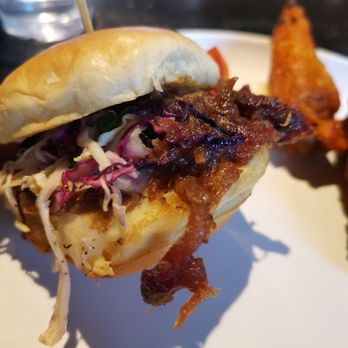 Budweiser Brickhouse Tavern - Pulled pork sliders - Sports Bars Near Me - Chicago, Illinois Budweiser Brickhouse Tavern - Pulled pork sliders - Sports Bars Near Me - Chicago, Illinois