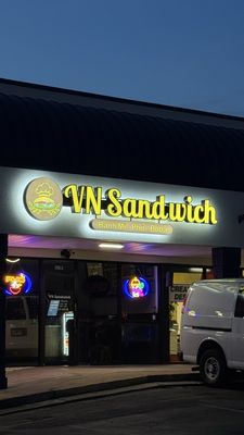 VN Sandwich by null