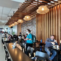 Tay Ho Oakland At the Airport - Seating area