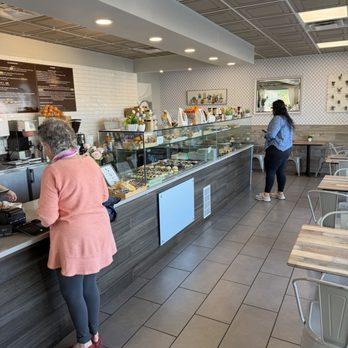 Linda's Dolci - Pasty cabinet display - Bakeries Near Me - Albuquerque, New Mexico