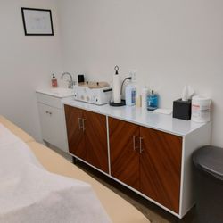 Waxology by Stephanie - cool comfortable relaxing room