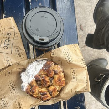 Artic Bakehouse - Monkey bread muffin - Bakeries Near Me - Praha 5, Puerto Rico