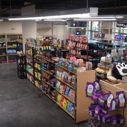 Muddy Puppy Pet Market - We have all of your pet supply needs from walking, grooming, food, toys & treats!