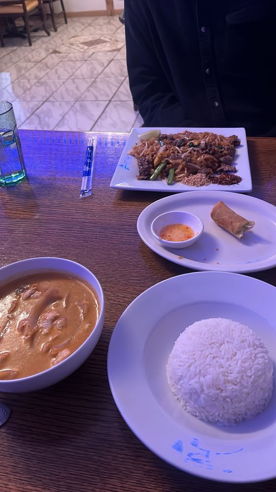 k'nyaw J Thai Cuisine