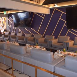 Stixx Cigar House - Plenty of seats in lounge