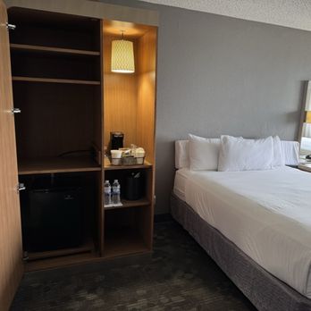 Courtyard by Marriott Austin-University Area - Mini fridge and coffee machine in every room - Hotels Near Me - Austin, Texas Courtyard by Marriott Austin-University Area - Mini fridge and coffee machine in every room - Hotels Near Me - Austin, Texas