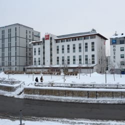 ibis Muenchen Garching - Hotelansicht von der U-Bahnstation