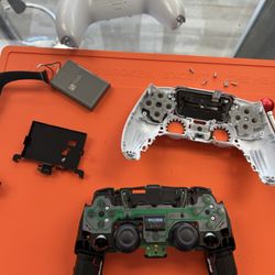 PS5 Controller stripped down for a key flex cable replacement