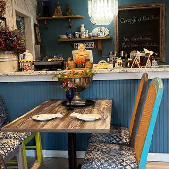 Blu Arroz Asian Bistro - Cute decor - Thai Near Me - Stuart, Florida