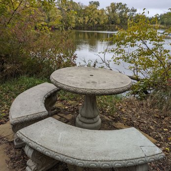 Sonlit Retreats - Lots of sitting area off the trail - Health Retreats Near Me - Waterloo, Nebraska