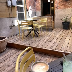 Hummingbird Cafe - Outdoor space