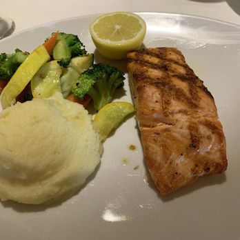 Casa Mia Trattoria - Salmone alla griglia - Italian Near Me - North Miami, Florida Casa Mia Trattoria - Salmone alla griglia - Italian Near Me - North Miami, Florida