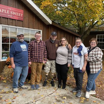 White Meadows Farms - The 6 of us!  And the staff took our picture!  Which was so helpful. - Specialty Food Near Me - St Catharines, Ontario
