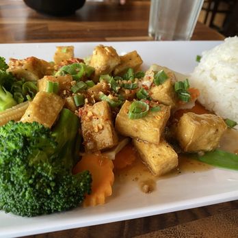 Koon Manee Thai and Sushi Restaurant - Garlic pepper tofu and vegetables, Thai hot. - Thai Near Me - Jupiter, Florida