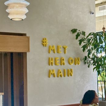 Met Her At A Bar - A touch of the decor - New American Near Me - Santa Monica, California Met Her At A Bar - A touch of the decor - New American Near Me - Santa Monica, California