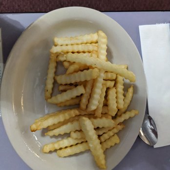 Dean's Homestyle Cafe - Side of fries.  Frozen, crinkle cut - American Near Me - Clackamas, Oregon