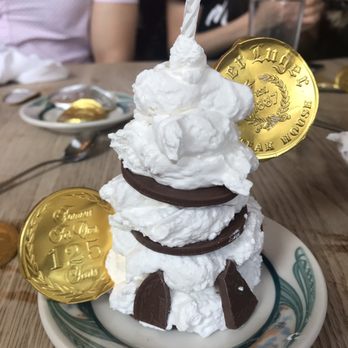Peter Luger - Makeshift birthday cake - Steakhouses Near Me - Brooklyn, New York Peter Luger - Makeshift birthday cake - Steakhouses Near Me - Brooklyn, New York