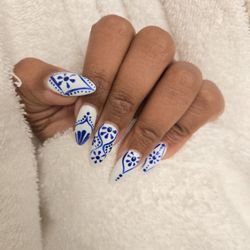 Envy Nails - Nails in indoor lighting