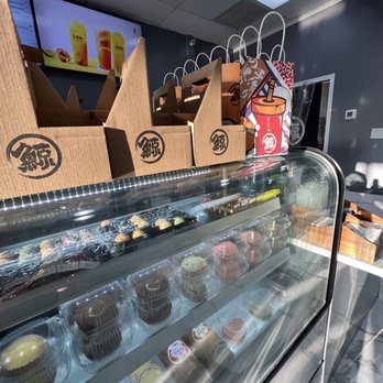 The Whale Tea - Macaroon and coffee cake slices - Bubble Tea Near Me - Yorktown, Virginia