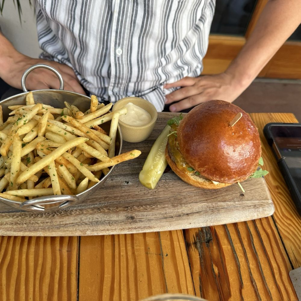 Alder & Sage - Bistro Burger - Breakfast & Brunch Near Me - Long Beach, California
