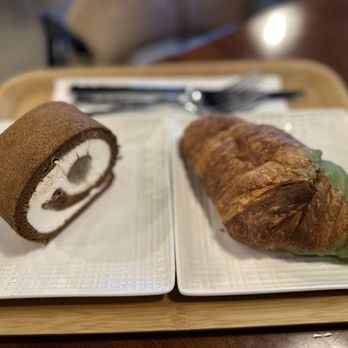 Nana's Green Tea - Hojicha Swiss Roll and Matcha Cream Croissant - Japanese Near Me - Las Vegas, Nevada Nana's Green Tea - Hojicha Swiss Roll and Matcha Cream Croissant - Japanese Near Me - Las Vegas, Nevada