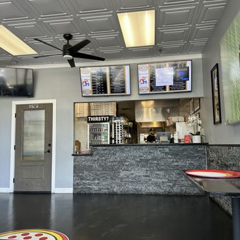 Slicers Pizza - Lobby - Pizza Near Me - Bakersfield, California Slicers Pizza - Lobby - Pizza Near Me - Bakersfield, California