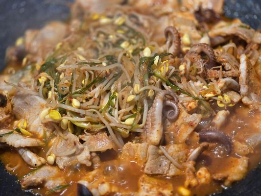 The One Jokbal 더 원 족발 by null