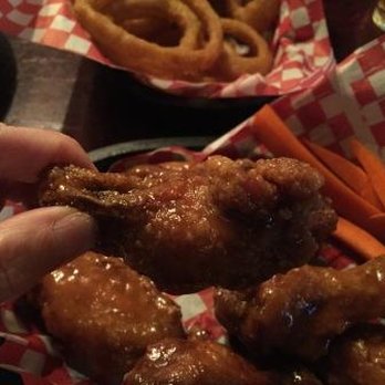 The Queen's Head - Pubs Near Me - Oakville, Ontario