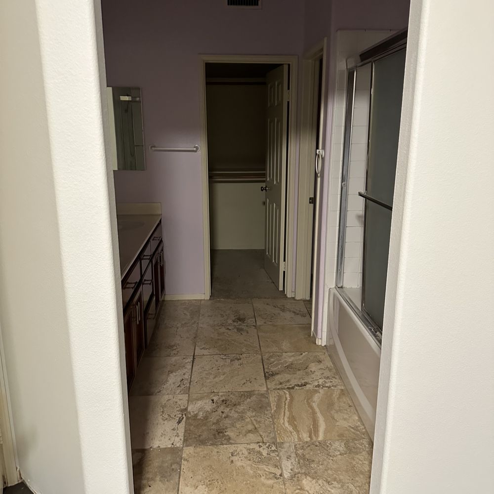 Caring Transitions of Carlsbad - Master bath - Estate Liquidation Near Me Caring Transitions of Carlsbad - Master bath - Estate Liquidation Near Me