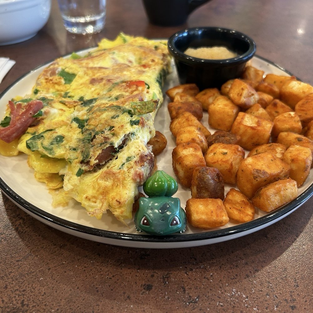 Ben & Florentine - Bulbasaur and the Spinach, Pepper, and pulled Ham Omelette - Breakfast & Brunch Near Me - L'Ancienne-Lorette, Quebec