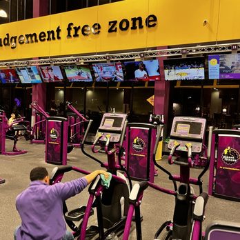 Planet Fitness - Cleaning - Gyms Near Me - Chicago, Illinois Planet Fitness - Cleaning - Gyms Near Me - Chicago, Illinois