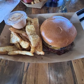 Detroit Fleat - Whiskey Bacon burger - Beer, Wine & Spirits Near Me - Ferndale, Michigan