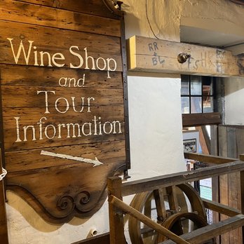 Cedar Creek Winery - wine shop and tour information - Wineries Near Me - Cedarburg, Wisconsin