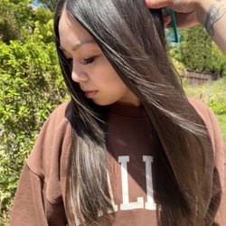 Face-framing hair cut