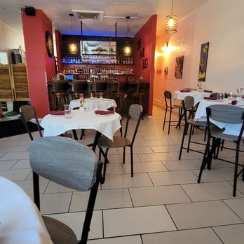 Seared - Bar Area - Steakhouses Near Me - Albuquerque, New Mexico