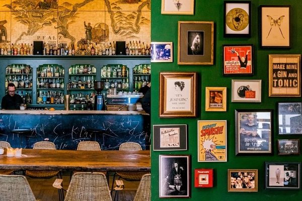 Die Goldene Bar by null