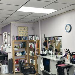 Magic Mirror Unisex Salon