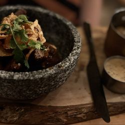 GARLIC BUTTER STEAK BITES