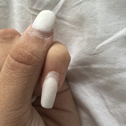 No gel on the top left. Mentioned it many times but she didn't correct it.