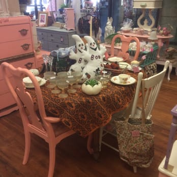 The Shabby Rabbit - Antiques Near Me - Placerville, California