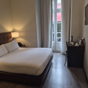 Rossio Garden - size of the room. Not pictured, being auditory: irritating building machinery making noise outside our window, 24/7 :p - Hotels Near Me - Lisbon, 11