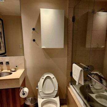 L'Hermitage Hotel - View of the bathroom from the hallway. - Hotels Near Me - Vancouver, British Columbia L'Hermitage Hotel - View of the bathroom from the hallway. - Hotels Near Me - Vancouver, British Columbia