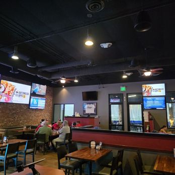 Oggi's - Inside dining area - Breweries Near Me - Garden Grove, California Oggi's - Inside dining area - Breweries Near Me - Garden Grove, California