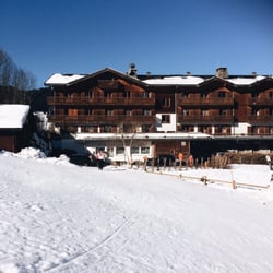 Beauregard - The hotel from outside - just a few steps from skilift