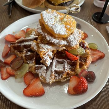 Corner Table - CHICKEN CROFFLE - Breakfast & Brunch Near Me - Redwood City, California